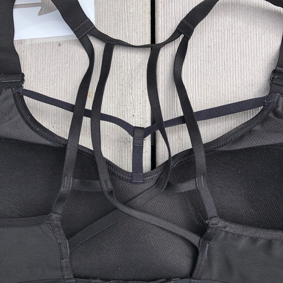 VICTORIA’S SECRET lightly lined sport bra, sz 32C - Picture 7 of 11